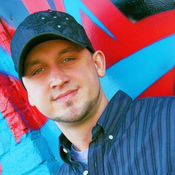 Meet your Poshers, Andrew and Crystal - Picture 2 of 2